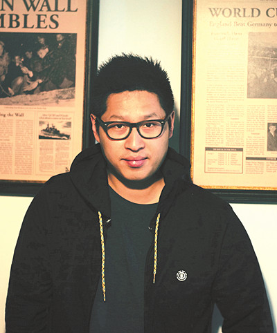 林東林，武漢文學院首屆簽約專業作家，著有《火腿》《出門》《燈光球場》《迎面而來》《三餐四季》《跟著詩人回家》等各類作品多部