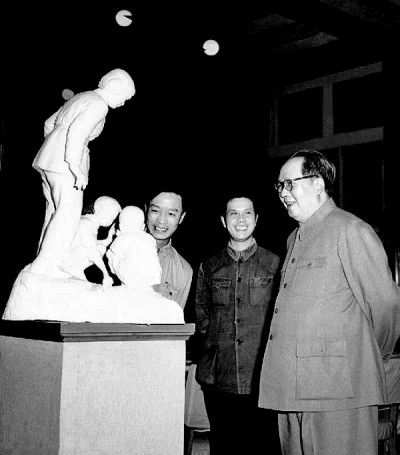 1955年，毛澤東主席參觀全國美展 呂厚民/攝 資料圖片