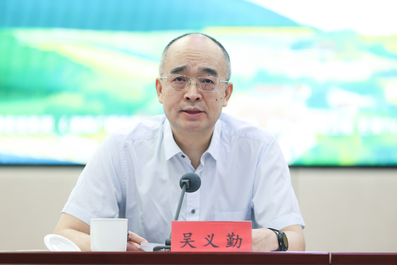 中國作協黨組成員、副主席、書記處書記吳義勤