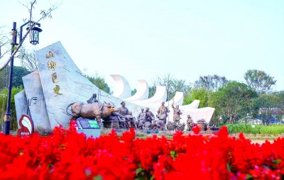 湖南益陽清溪村廣場上的《山鄉巨變》雕塑 資料圖片