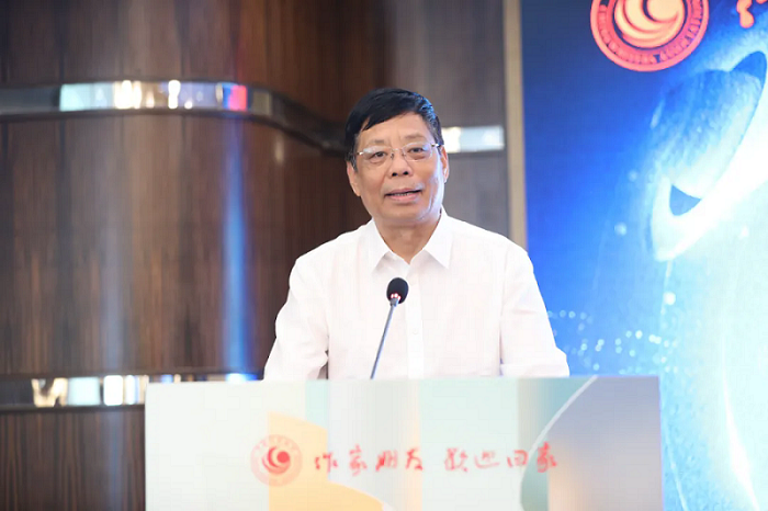 中國作協黨組成員、書記處書記李一鳴主持會議