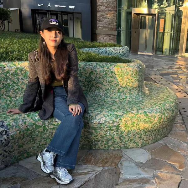 小珂，1988年生于北京，2018年開始寫作，作品曾發表于《收獲》《十月》《長江文藝》等雜志