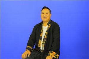 翻譯獎：國家通用語言文字←→藏文作者：趙有年（藏族）         獲獎感言2014年底，我去北京參加魯迅文學院少數民族文學班參加培訓的時候，在一次交流課上和《人民文學》等雜志社的主編們交流時，我提出了藏族作家中民譯漢的翻譯能力過于薄弱而作品沒有展示給其他兄弟民族閱讀，從而雜志社主編們談起了翻譯的力量，甚至說莫言獲諾貝爾文學獎……