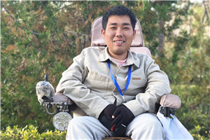 散文獎：《青白石階》 作者： 柳客行（回族）         獲獎感言在這里我首先要感謝駿馬獎評委對我的鼓勵和肯定。我覺得這份榮譽不僅僅屬于我個人，更屬于我的文學之路上給予我親切關懷和無私幫助的人們。是這些溫暖讓我真誠地愛著這個世界，讓我堅信文學的力量，以羸弱的身體守望文學理想。感謝在場的每一位領導和來賓，能夠聆聽一個無力舉起話筒的作者……