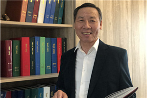 中短篇小說獎：《藍天戈壁》（中篇小說集）  作者：阿尤爾扎納（蒙古族）         獲獎感言在這世上，唯有以愛為根基，方可泰康，終得圓滿。生活不可缺少愛的慈潤。唯有愛能柔化一切，彌補裂痕，使人們得以和睦共存，共享安康。我一直致力于在作品中突顯愛與被愛、寬恕與被寬恕之重要性，通過自己的作品播撒人間大愛，為跌倒之人予以牽挽架扶，為痛哭之人予以擦拭眼淚，便是我的夙愿。