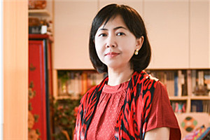 長篇小說獎：《阿娜河畔》作者：阿舍（維吾爾族）         獲獎感言寫作中，如何對歷史與文學、時代與個體、整體與局部進行推敲會通，如何在經驗與想象、時間與空間上展開不同于以往的觀照、思考和嘗試，其間的每一項，于我都是新的挑戰。因此，《阿娜河畔》的創作，自始至終都是一次奮力打開自我，努力超越自我的文學實踐。