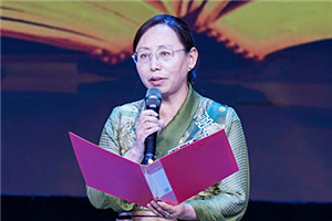 長篇小說獎：《在高原》  作者：尼瑪潘多（藏族）         獲獎感言文學創作不是我的職業，是我選擇的一條精神之路，它給予我的心理安寧和精神豐盈感，讓我心生感恩。今天，《在高原》這本書里呈現的故事、思考和探索得到評委們的肯定，給我的鞭策和鼓舞是巨大的，讓我對走好今后的文學創作之路充滿了信心……