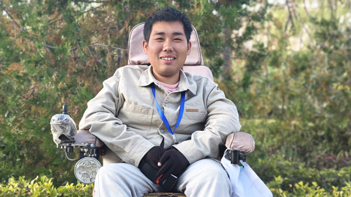 柳客行，本名馬駿，回族，1995年生。固原市作家協會副秘書長。2023年入選固原市“最美文學人”。