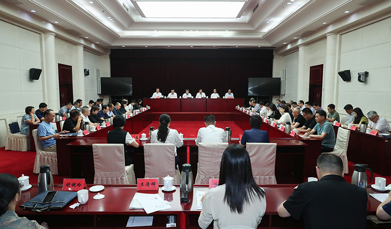 7月20日，第十三屆全國少數民族文學創作駿馬獎評獎委員會第一次全體會議在京召開