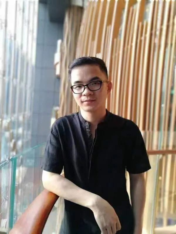 唐詩人，中國作家協會會員，廣州市文藝評論家協會理事、暨南大學文學院副教授