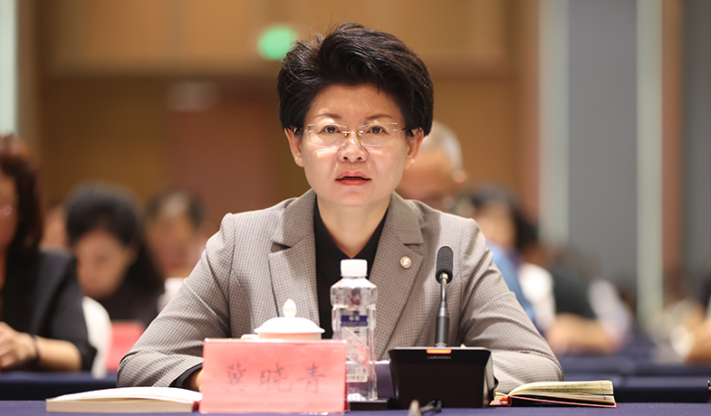 冀曉青在座談會上作交流發言