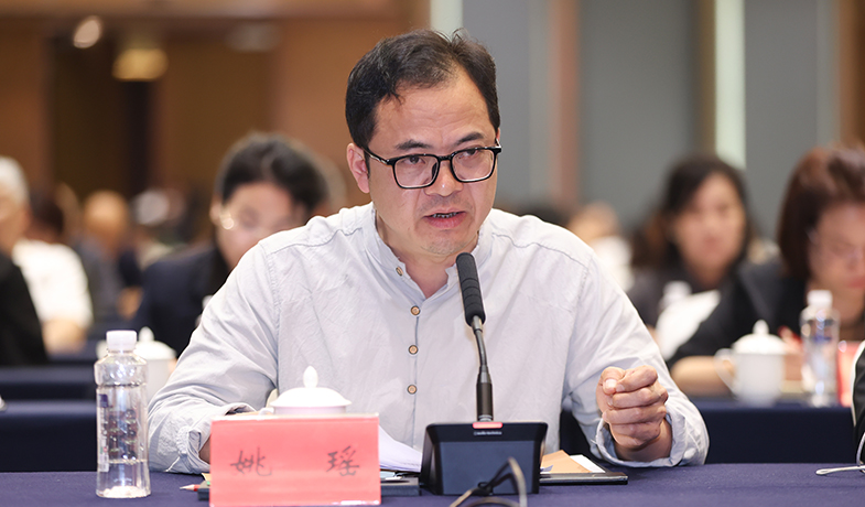 獲獎作家代表姚瑤在座談會上作交流發言