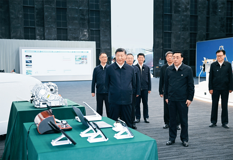 2024年10月17日至18日，中共中央總書記、國家主席、中央軍委主席習近平在安徽考察。這是17日下午，習近平在合肥濱湖科學城察看安徽省重大科技創新成果集中展示。 新華社記者 謝環馳/攝