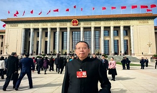 全國人大代表，貴州省文聯主席、省作協主席歐陽黔森