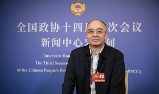 全國政協委員，中國作協副主席吳義勤