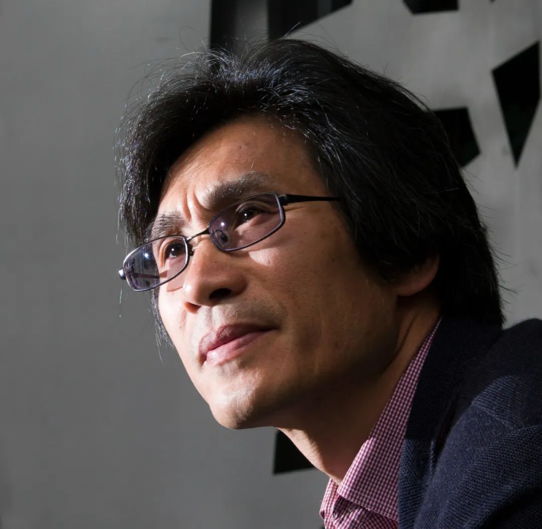 樹才，原名陳樹才。詩人、翻譯家。浙江寧波人?，F供職于中國社會科學院外國文學研究所。已出版詩集、譯詩集二十余部。曾獲“徐志摩詩歌獎”、“李叔同國際詩歌獎”等。2008年獲法國政府頒發的“教育騎士”勛章，2023年又獲“藝術和文學騎士”勛章。