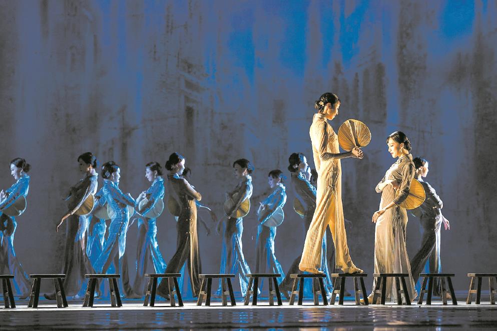 現象級舞劇《永不消逝的電波》的刪改提高版讓現場觀眾熱血沸騰。圖為該劇劇照。