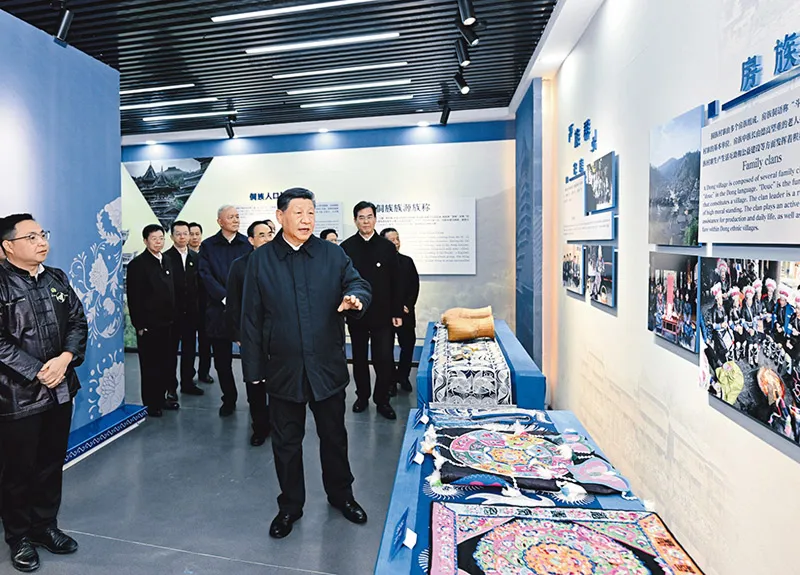 2025年3月17日至18日，中共中央總書記、國家主席、中央軍委主席習近平在貴州考察。這是17日下午，習近平在黔東南州黎平縣肇興侗寨侗族文化展示中心考察。 新華社記者 謝環馳/攝