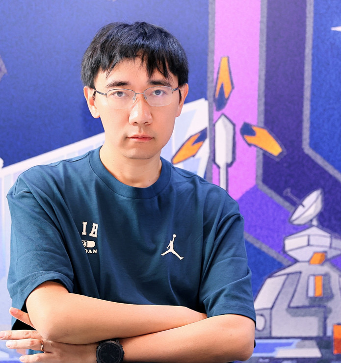 寶樹，科幻作家，浙江嘉興人，現任中國作家協會科幻專委會委員，中國科普作家協會常務理事等。著有《觀想之宙》《時間之墟》《七國銀河》等九部長篇小說及多部中短篇作品集。主編科幻選集《科幻中的中國歷史》《未來親子檔案》等。多部作品被譯為英、法、德、日等十余種外文出版。獲華語科幻星云獎、中國科幻銀河獎、科幻星球獎等獎項，入圍2024年雨果獎最佳短篇單元。多部作品在影視改編中。