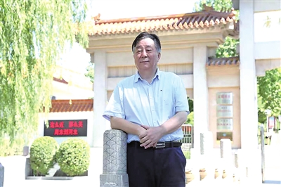 王安潤，中國電影家協會會員，中國報告文學學會會員，中國散文學會會員，新疆報告文學創作委員會副主任。享受國務院政府特殊津貼專家。全國優秀新聞工作者、全國“德藝雙馨”電視藝術工作者。國家一級編劇。石河子大學客座教授，自治區藝術學院、塔里木大學碩士生導師。兵團電影電視藝術家協會原副主席兼秘書長；兵團廣播電視臺原黨委委員、副臺長。出版個人專著18部，其中，《沙海擊浪》《在六分之一國土上》分獲兵團精神文明建設“五個一工程”獎。擔任主創的電影、紀錄片、廣播劇多次獲得中國電視金鷹獎、中國電視星光獎，及天山文藝獎、新疆電視文藝一等獎、新疆廣播文藝一等獎、兵團“五個一工程”獎、綠洲文藝獎等。其中，《無罪》獲第50屆休斯敦國際電影節“白金雷米獎”，《杰米拉》獲第23屆上海國際電影節組委會大獎，《我的阿恰》被中國電影資料館收藏，《守護者》獲電影頻道收視率第三、市場占有率第四佳績?！缎“讞睢?、《血緣》分獲第三屆、第八屆亞洲微電影藝術節“金海棠”獎最佳作品獎和優秀編劇獎，《一路有你》獲第三屆戛納微電影國際電影節大獎。長篇報告文學《太陽遲落的高原》獲2023年中國作家協會重點作品扶持。