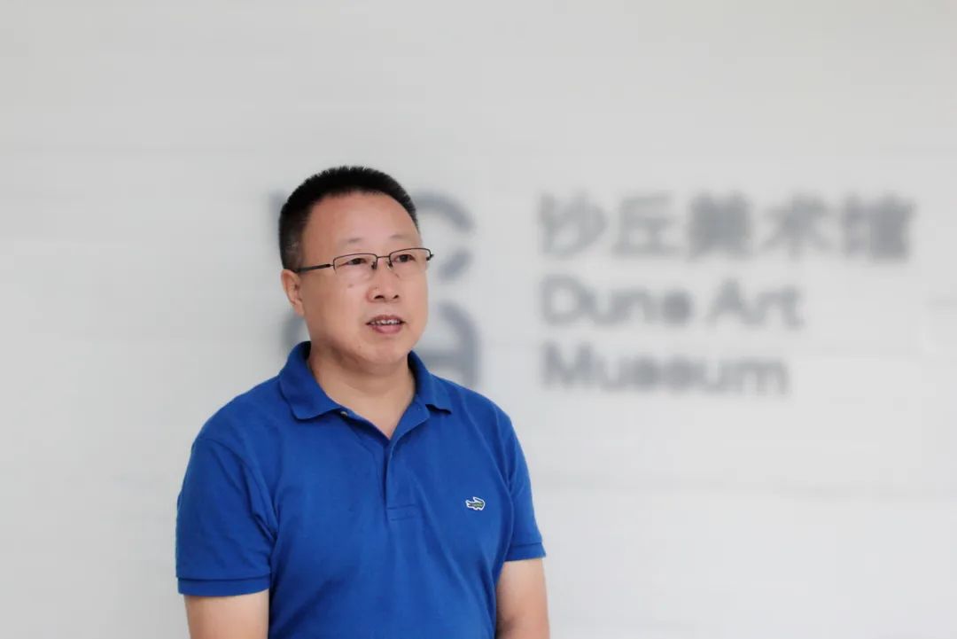 羅振亞，1963年出生，黑龍江訥河人，南開大學文學院教授，博士生導師，南開大學穆旦詩歌研究中心主任。