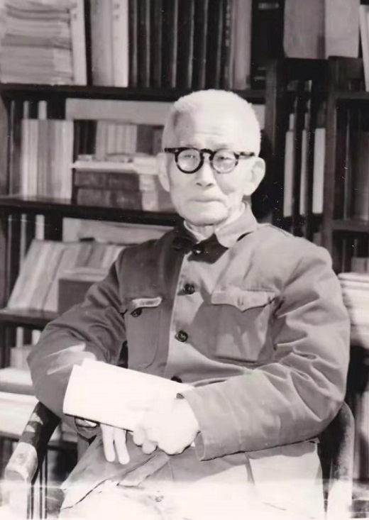 1940年元旦，巖洞里的松花糖　　中國現代文學館珍藏的楊晦抗戰日記（1937-1940），以私人化的書寫為抗戰時期的桂林文化生態留下了珍貴注腳。其中1940年元旦前后的兩篇日記，以“乘車票價”“空襲警報”“友人交往”等日常碎片，拼貼出大后方知識分子在戰火中的生存圖景。[詳細]