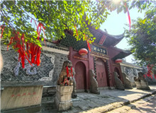 不止西南聯大，一位作家對十所抗戰內遷大學的追尋　　這是一場持續8年的行走，和十條穿越硝煙的遷徙之路。2017年春，四川作家聶作平……[詳細]