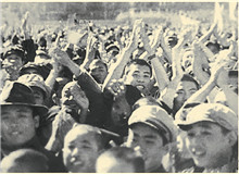 重整河山待后生——　　《四世同堂》的時間線是抗戰全程，小說雖然是虛構的，但具體的描寫，連一株花草都是真實的。老舍身在重慶，心在北平。[詳細]