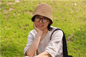 童話：獲獎作品《我的，我的》作者：趙卯卯         獲獎感言寫作兒童文學以來，我從未因為作品是寫給孩子們看的就敷衍。恰恰相反，我會更加謹慎地寫作。兒童是充滿智慧的，他們會用自己的方式去解讀、理解這個世界。為今天的孩子們寫出屬于他們這個時代的好作品，是我的責任，也是我的義務。