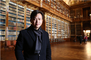 科幻文學：獲獎作品《火苗照亮宇宙：暗生命傳奇》作者：王威廉         獲獎感言小時候，我第一次讀到鄭文光先生的《飛向人馬座》，書中描繪的浩瀚宇宙和中國少年探索黑洞的勇氣深深震撼了我，讓我對深空充滿了無限的好奇與想象。從那時起，對未知世界的探索欲望便埋藏在我的心里。