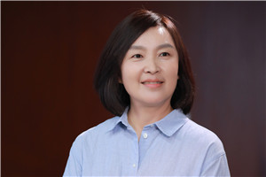 小說：獲獎作品《胡同也有小時候》作者：周敏         獲獎感言胡同的魅力，不是一部小說能說盡的，希望有機會來北京的朋友，能找一間什剎海附近胡同深處的民宿住上些時日，逛逛早市，看看夕陽，嘗嘗“鴉兒李記”的早點，品品“富華齋”的蓋碗茶。要是運氣好……