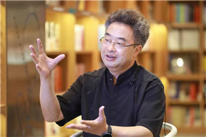 小說：獲獎作品《方一禾，快跑》作者：祁智         獲獎感言我小的時候，父親在外地做教師，我和媽媽生活在鄉下。媽媽身體很差。經常救護車突然呼嘯而來又呼嘯而去，把媽媽接走了。過幾天，救護車又突然呼嘯而來、呼嘯而去。下午放學回家，我看到媽媽躺在床上，虛弱得像一張紙。