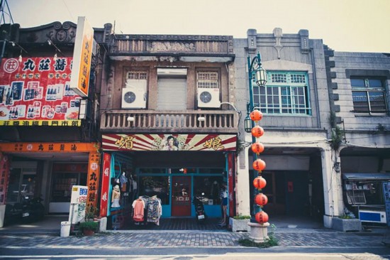 張信哲出生在中國臺灣云林縣的西螺古鎮。