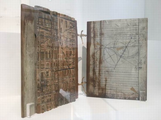 安琪拉·歐其賓迪，《版（板）》